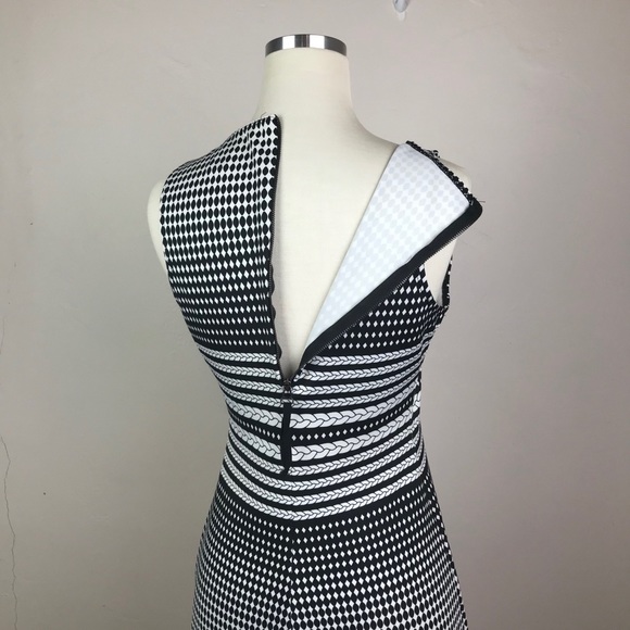MAX STUDIO Form Fitting Geometric Dress Size Small - Picture 9 of 12